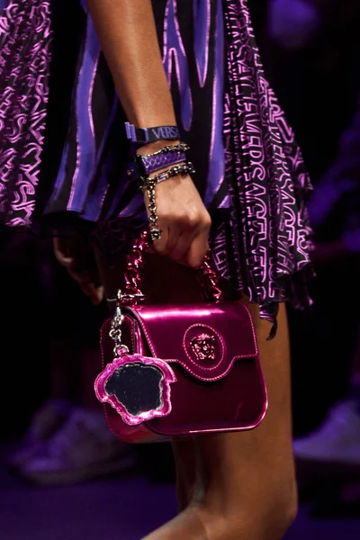 Look 77